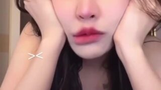 หลุด น้องเค้ก cxxech_ เล่นควยผัวจนแข็ง แล้วโม็คเสียวๆ ก่อนโดนติ้วหี ต่อด้วยการโดรกระเด้าหีรัวๆ ครางเสียวสุดๆ
